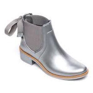 Bernardo Rain boot size 7